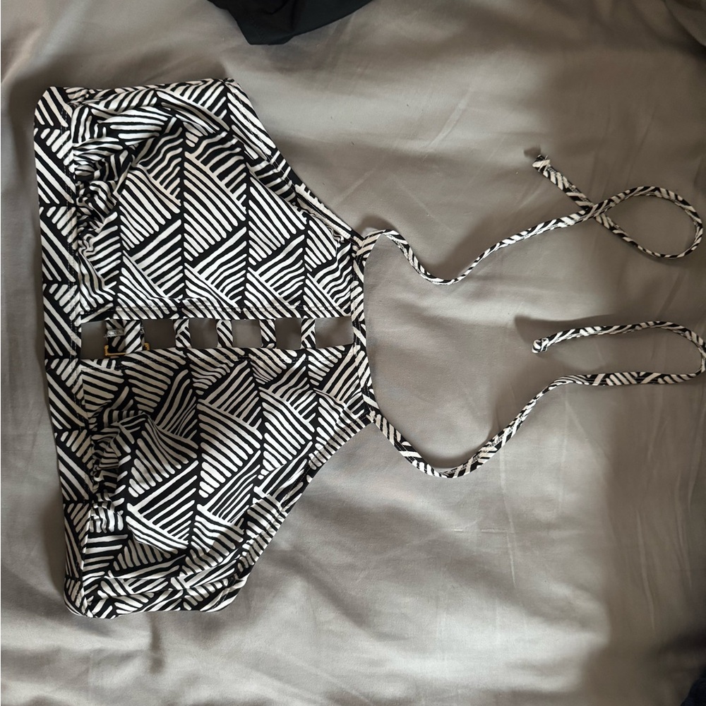 Black and White Geometric Women's Swim Top